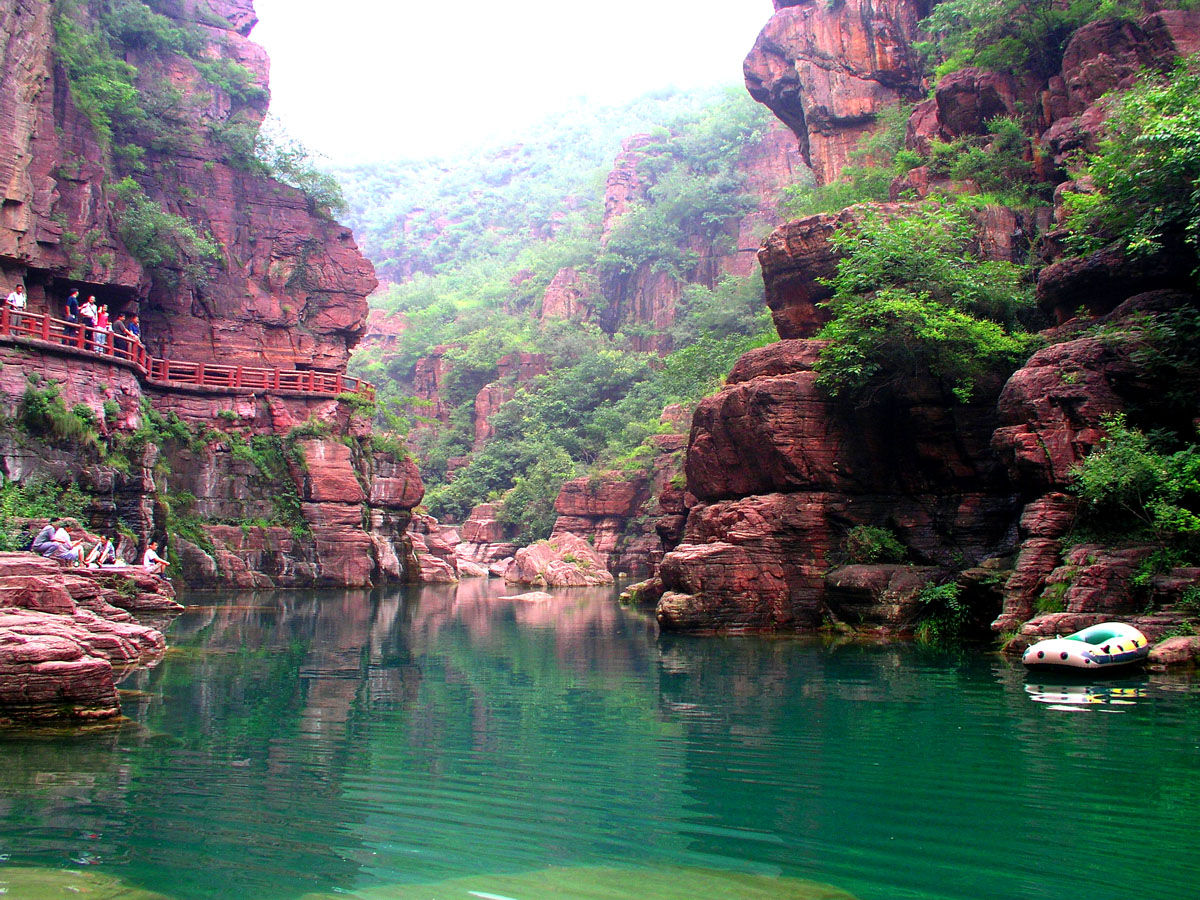 云台山红石峡，华夏第一奇峡，红岩碧水交相辉映